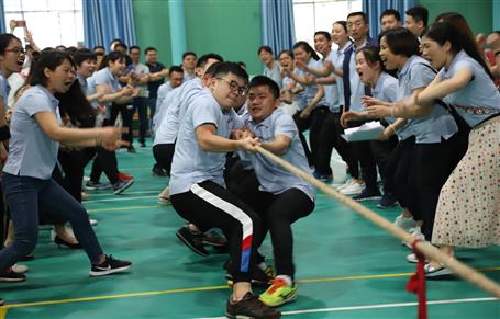 公司2019年職工春季運(yùn)動(dòng)會(huì)拔河比賽火熱開(kāi)幕