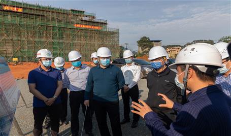 李延強到防城港峒中公路口岸綜合基礎(chǔ)設(shè)施項目調(diào)研